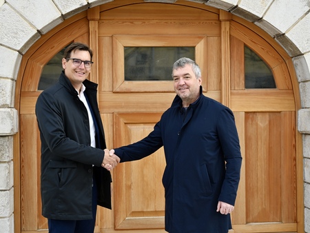 Predsednik uprave Primorske hranilnice Vipava d.d., g. Matjaž Frank in župan Občine Vipava, mag. Anton Lavrenčič