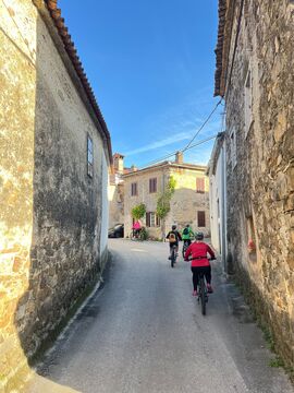 07bad975-ca73-46b6-9017-34e43f3f582a